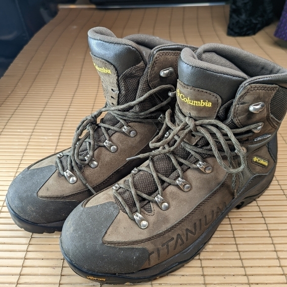 Columbia Boots Mens 11.5 Titanium Daska Pass Omni-Tech BM3448-231 Vibram sole. W - Picture 1 of 11